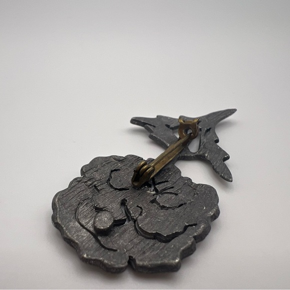 Pewter Flower Brooch Pin - Picture 2 of 2